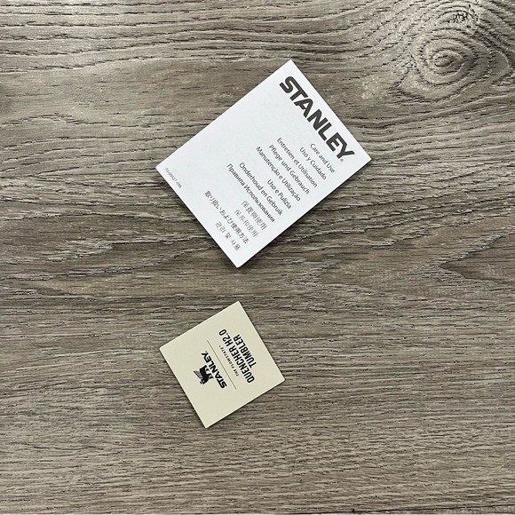 Stanley Quencher 40 OZ Tumbler (Frost Polka Dot) - Picture 4 of 9